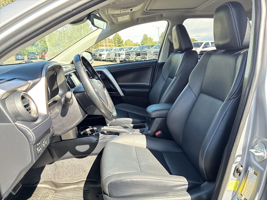 Thumbnail: 2017 Toyota RAV4 - 8