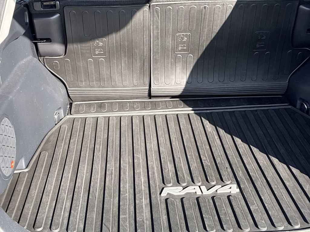 Thumbnail: 2020 Toyota RAV4 - 14