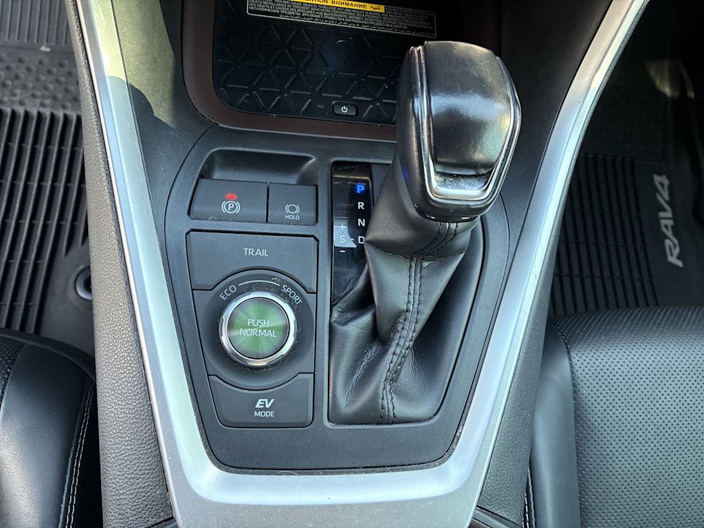 Thumbnail: 2020 Toyota RAV4 - 12