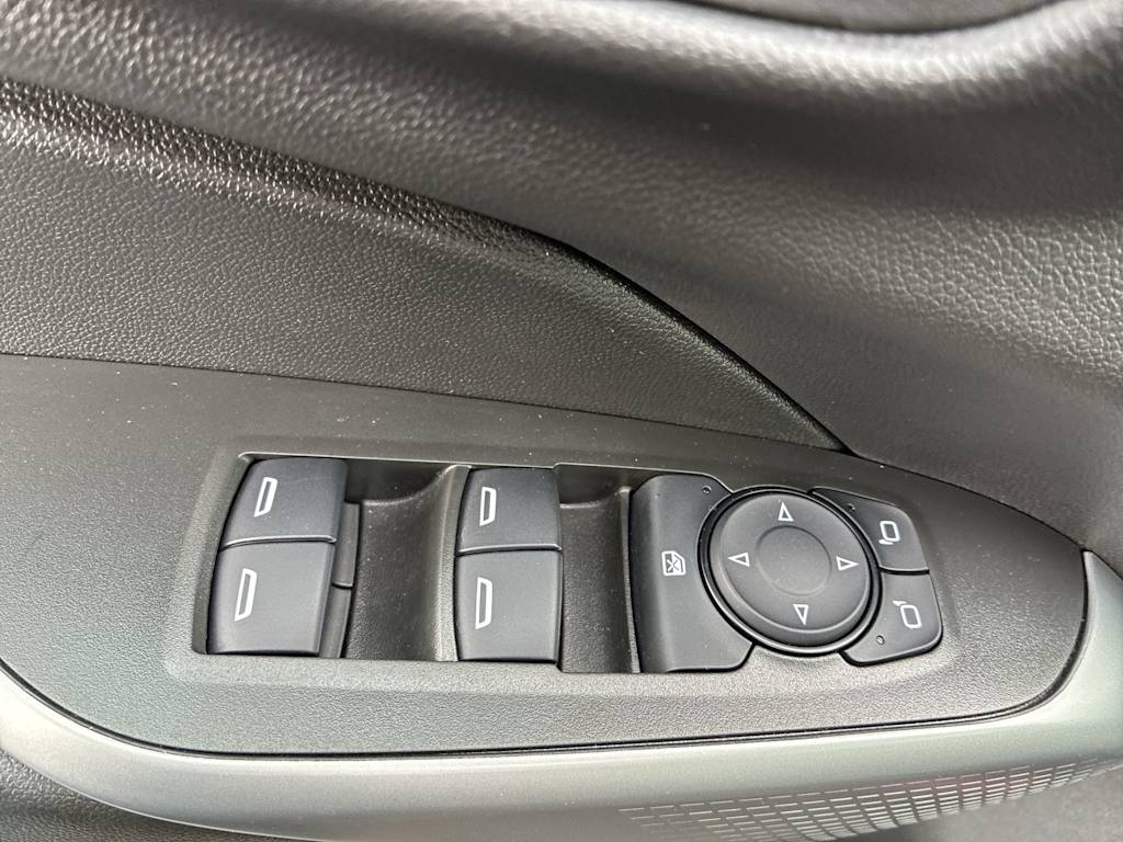 Thumbnail: 2025 Chevrolet Trax - 21