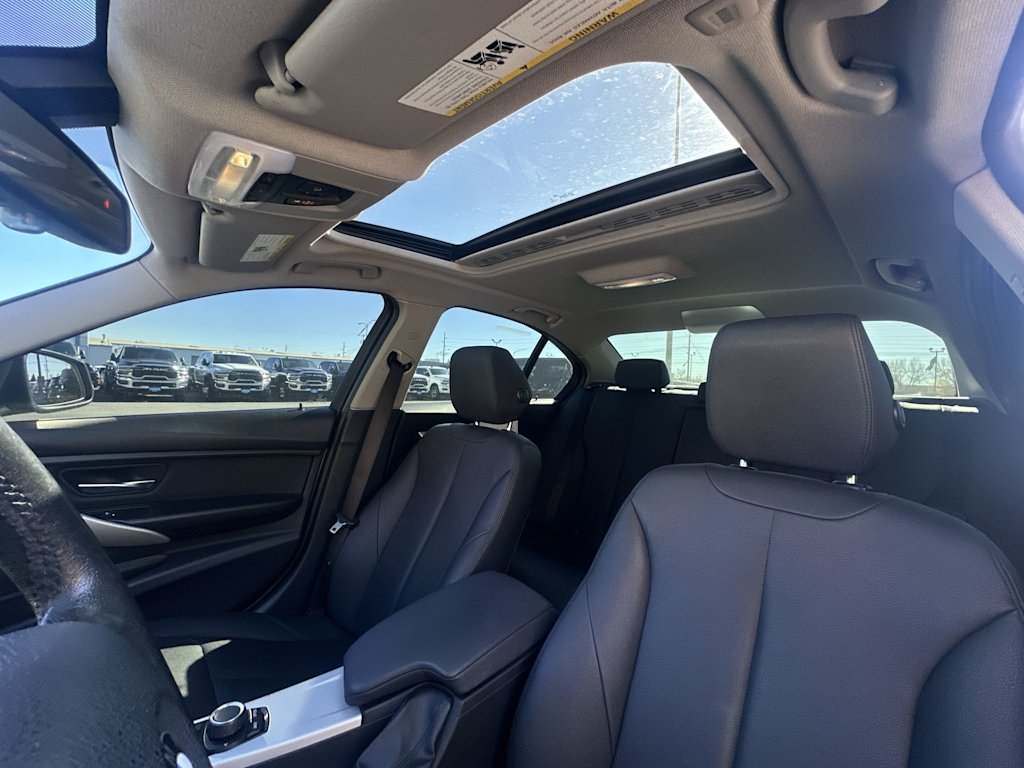 Thumbnail: 2018 BMW 3 Series - 21