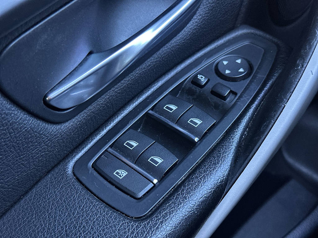 Thumbnail: 2018 BMW 3 Series - 20