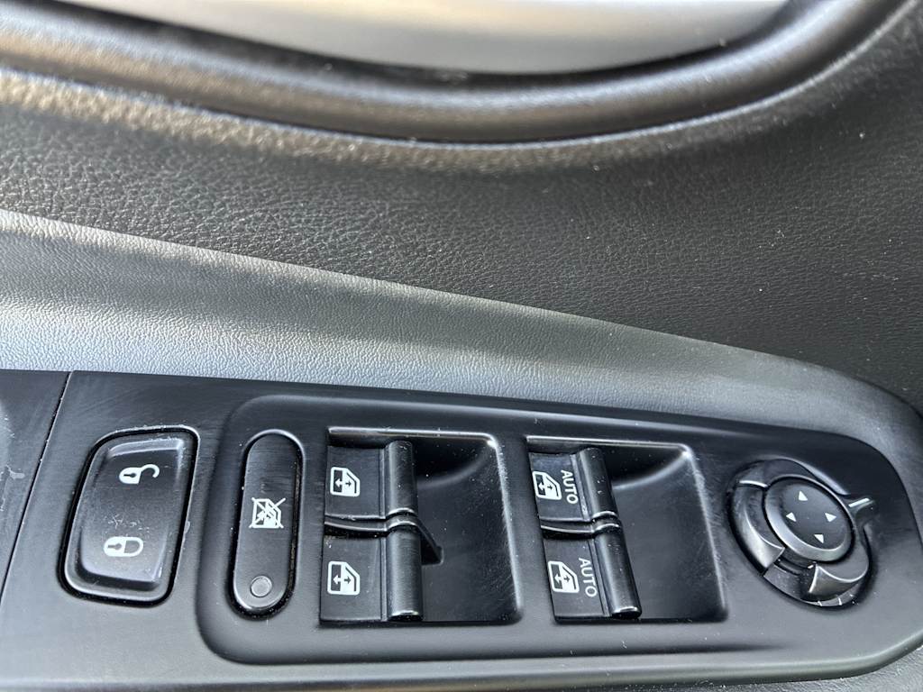 Thumbnail: 2019 Jeep Renegade - 21