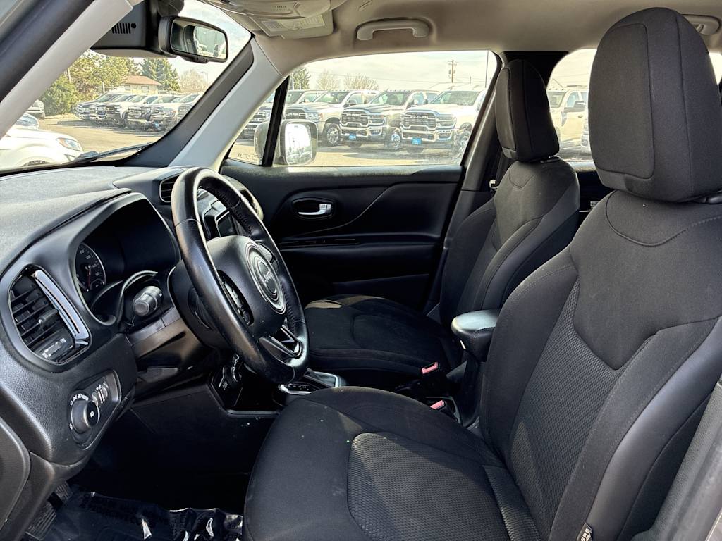 Thumbnail: 2019 Jeep Renegade - 9