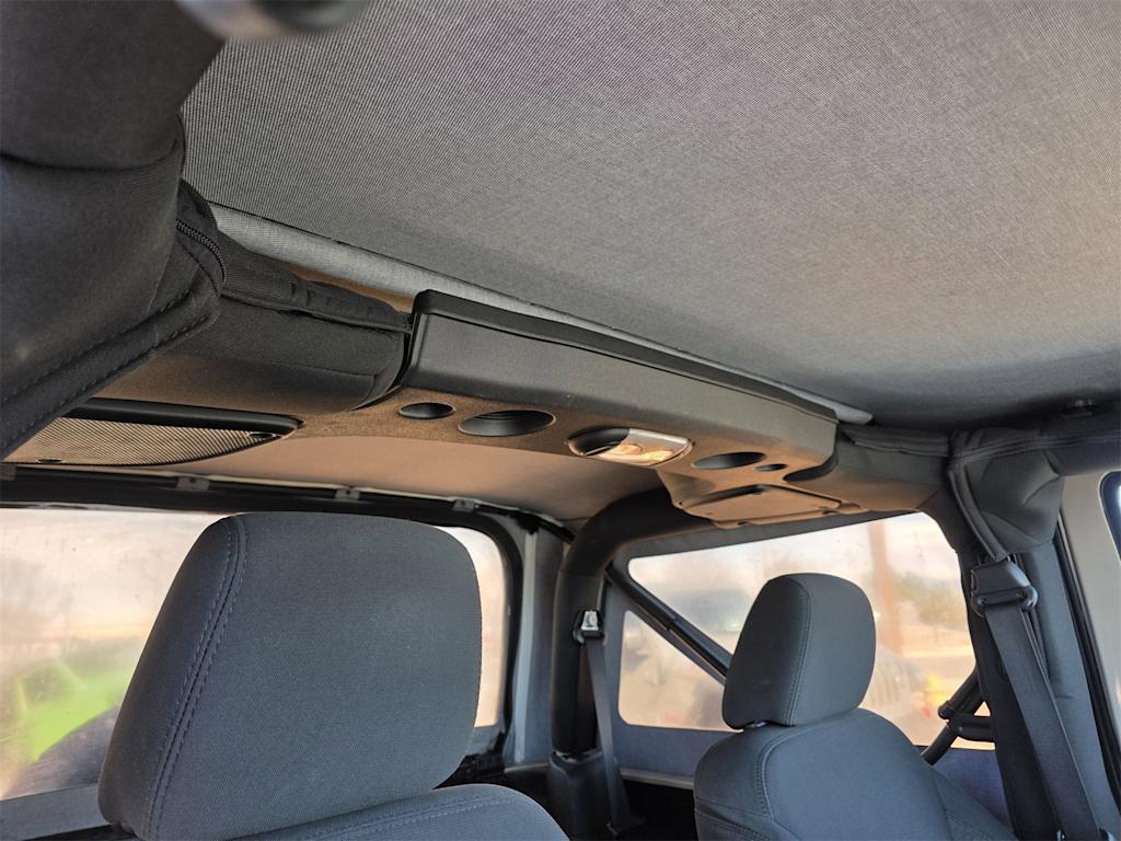 Thumbnail: 2016 Jeep Wrangler - 23