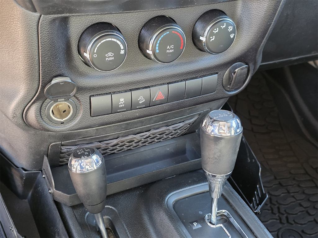 Thumbnail: 2016 Jeep Wrangler - 19