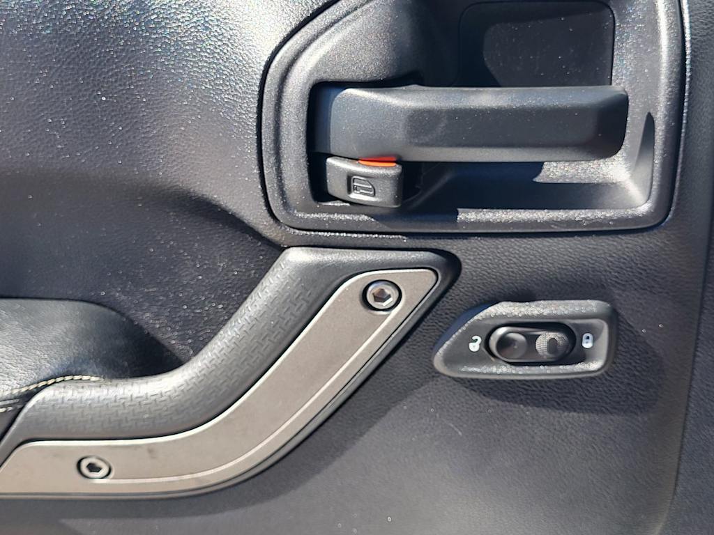 Thumbnail: 2016 Jeep Wrangler - 20