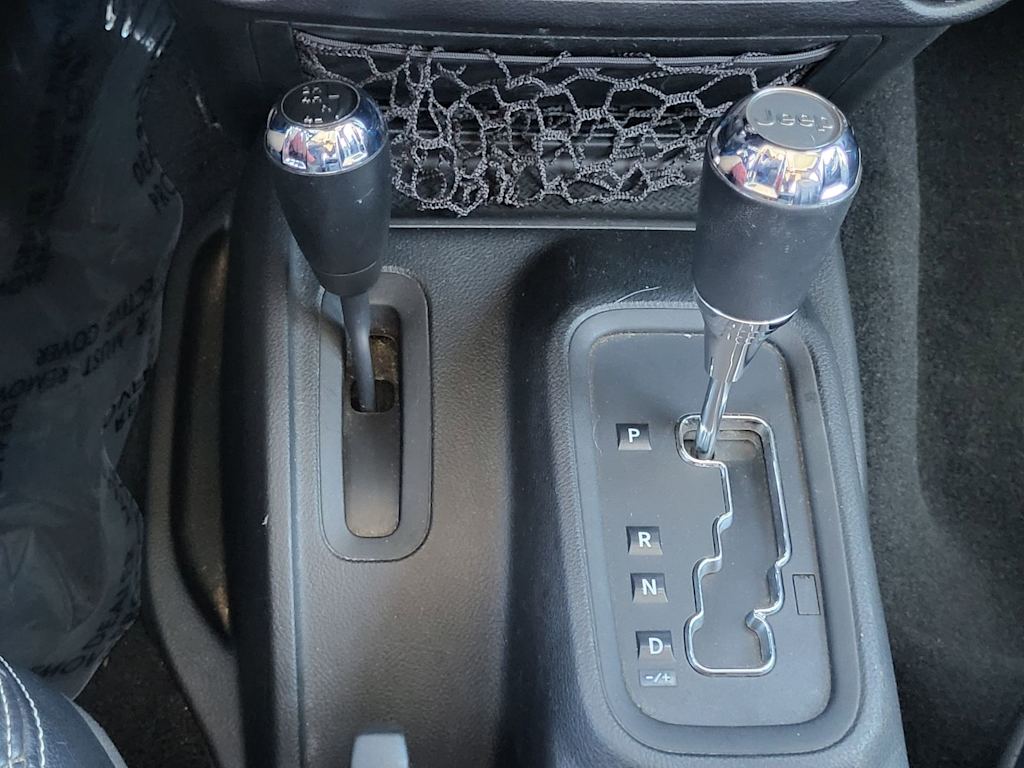 Thumbnail: 2015 Jeep Wrangler - 12