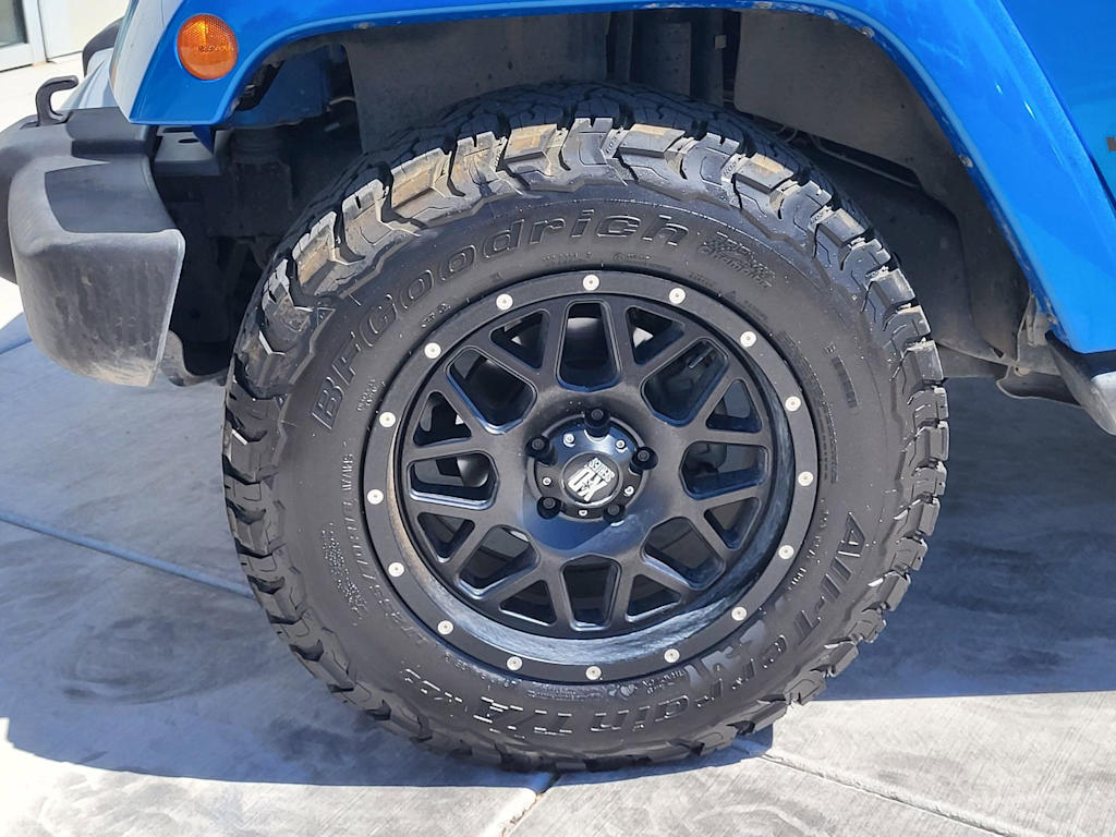 Thumbnail: 2015 Jeep Wrangler - 18