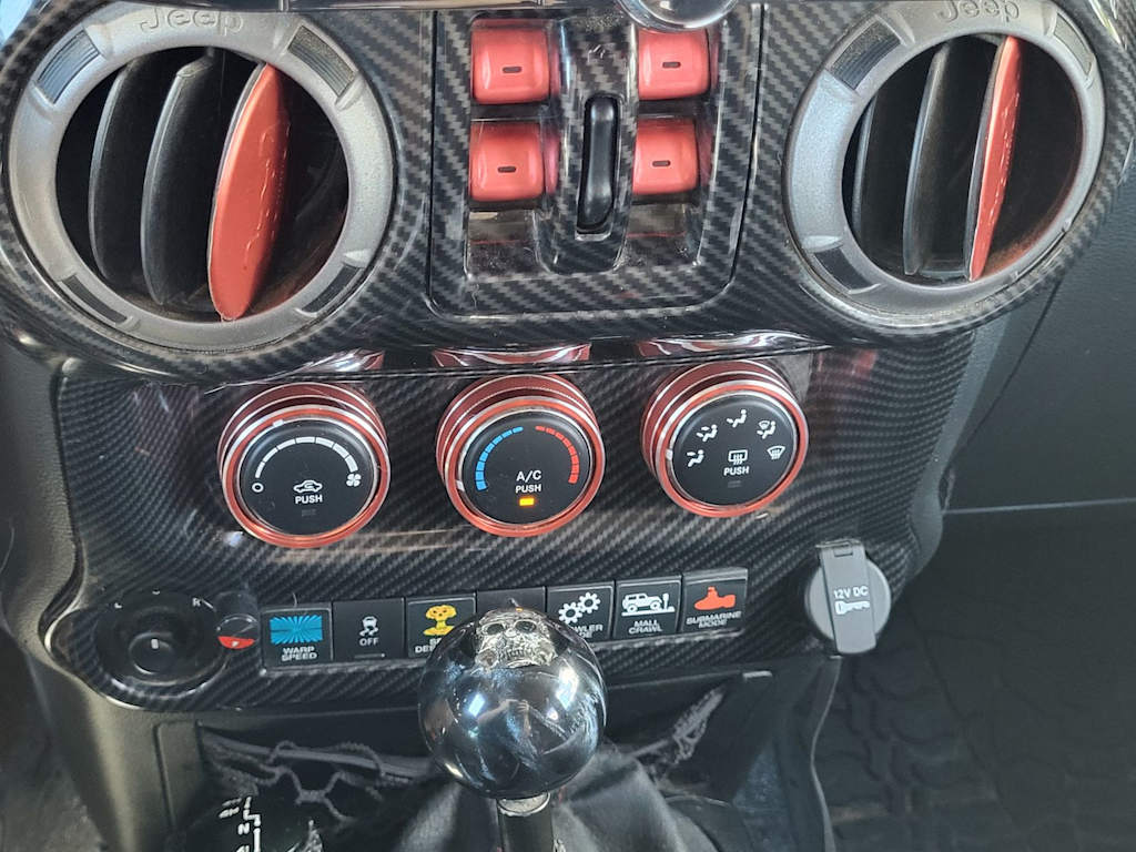 Thumbnail: 2015 Jeep Wrangler - 11