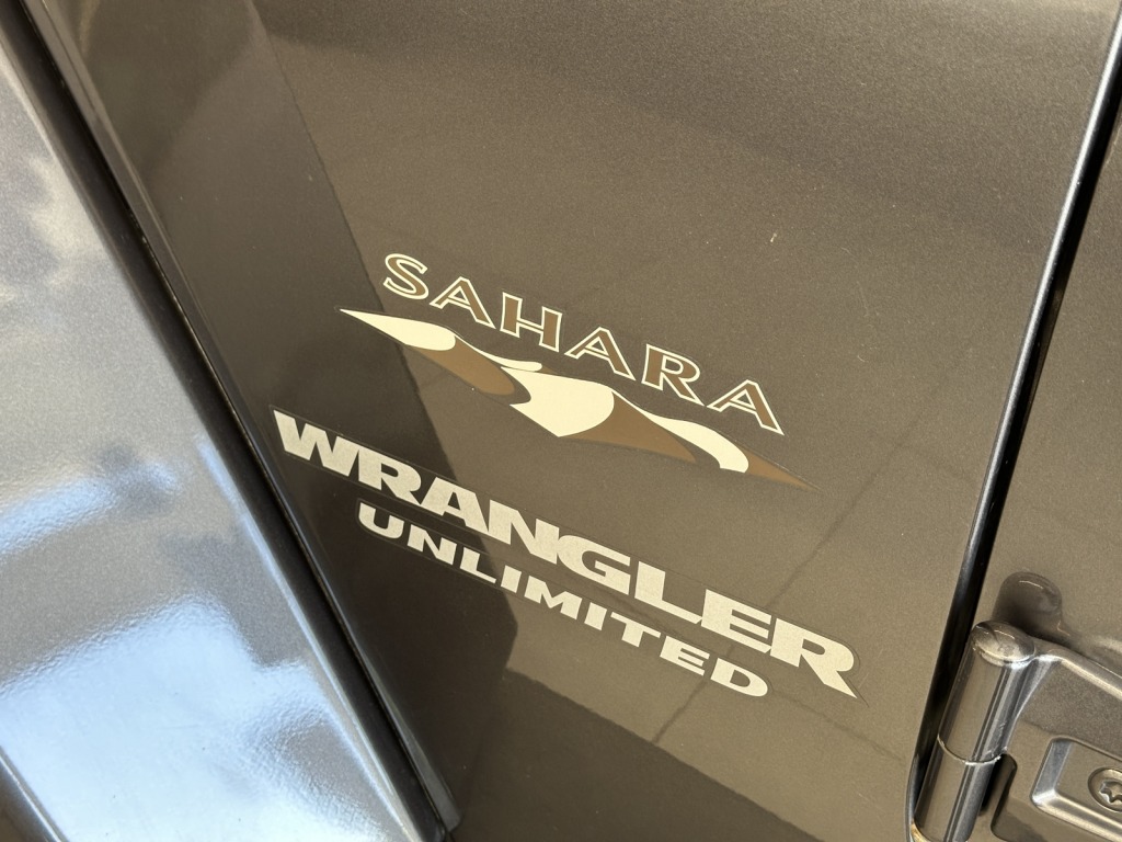 2016 Jeep Wrangler Unlimited Sahara 8