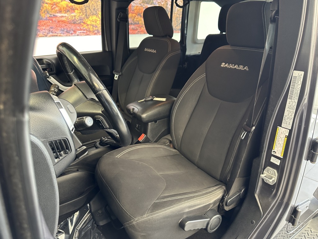 2016 Jeep Wrangler Unlimited Sahara 12