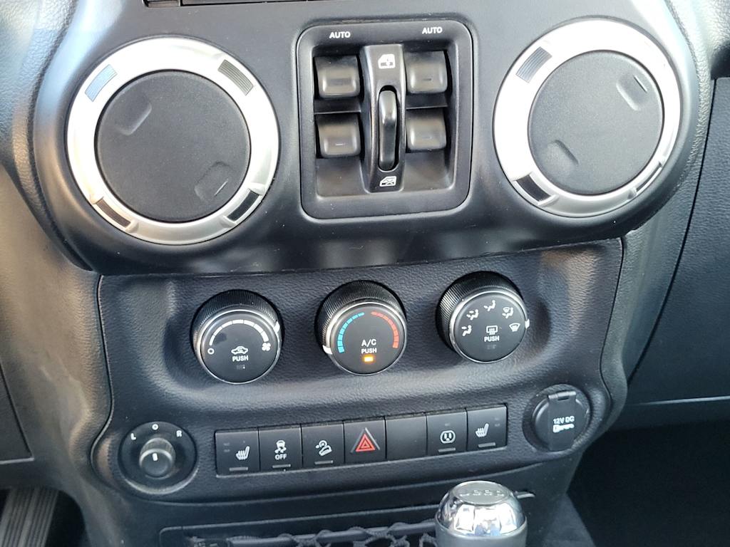 Thumbnail: 2017 Jeep Wrangler - 27