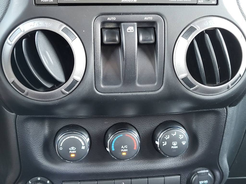 Thumbnail: 2015 Jeep Wrangler - 27
