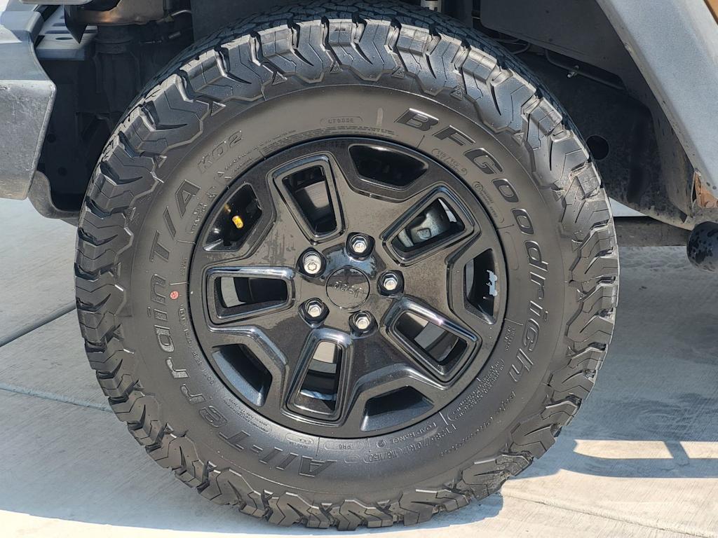 Thumbnail: 2015 Jeep Wrangler - 20