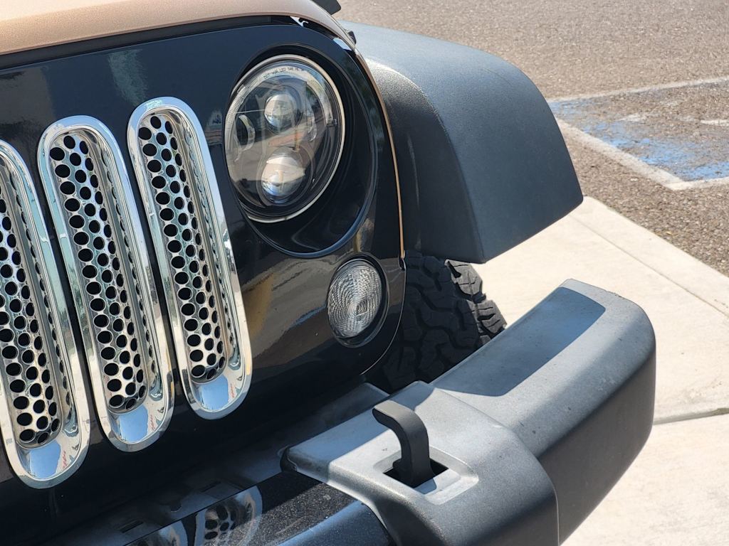 Thumbnail: 2015 Jeep Wrangler - 19