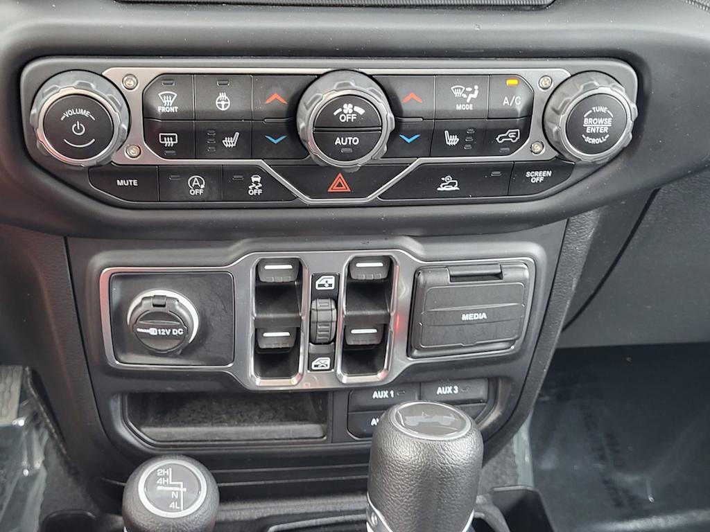 Thumbnail: 2023 Jeep Wrangler - 29