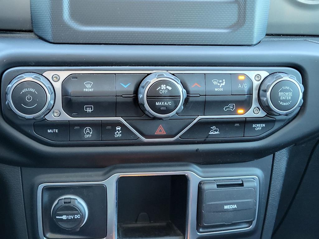 Thumbnail: 2022 Jeep Wrangler - 26