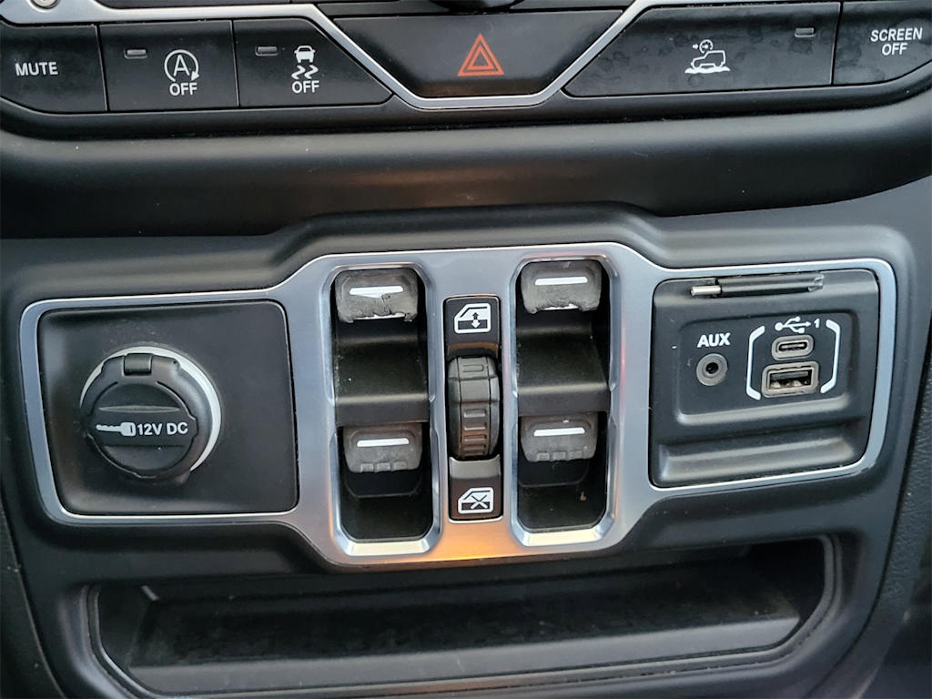 Thumbnail: 2021 Jeep Wrangler - 27