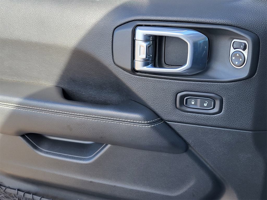 Thumbnail: 2021 Jeep Wrangler - 22