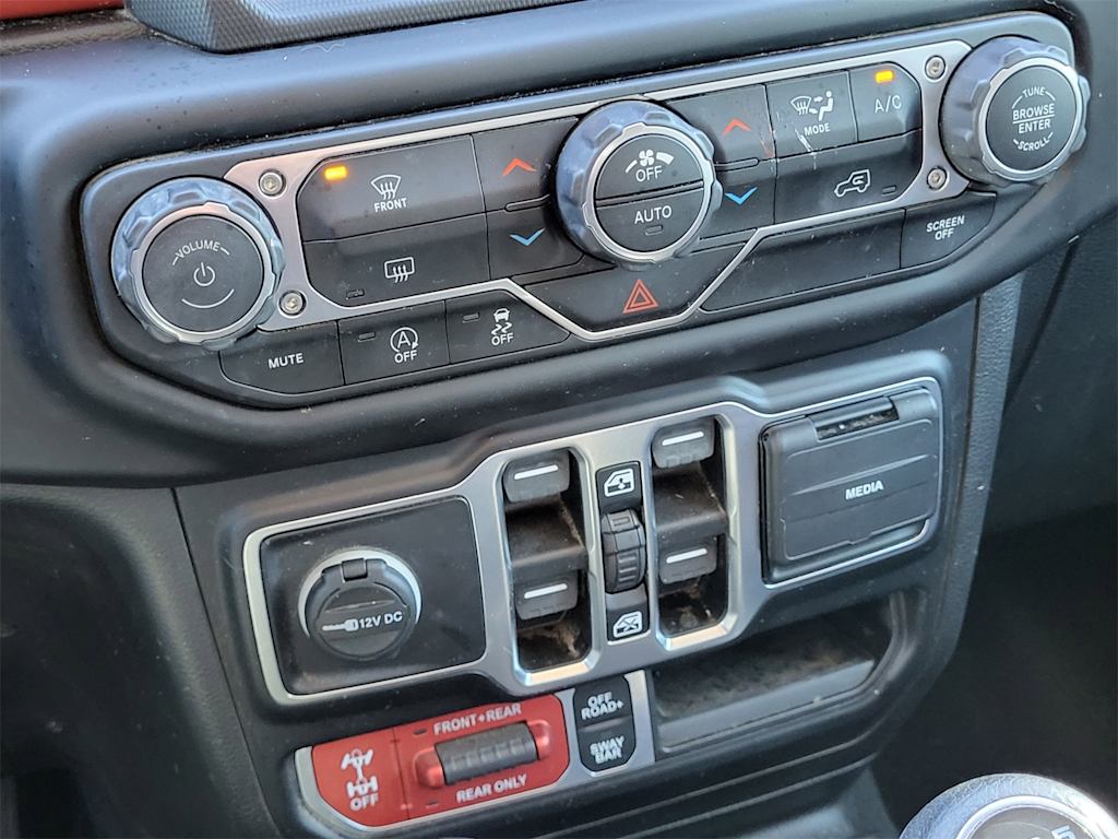 Thumbnail: 2021 Jeep Wrangler - 22