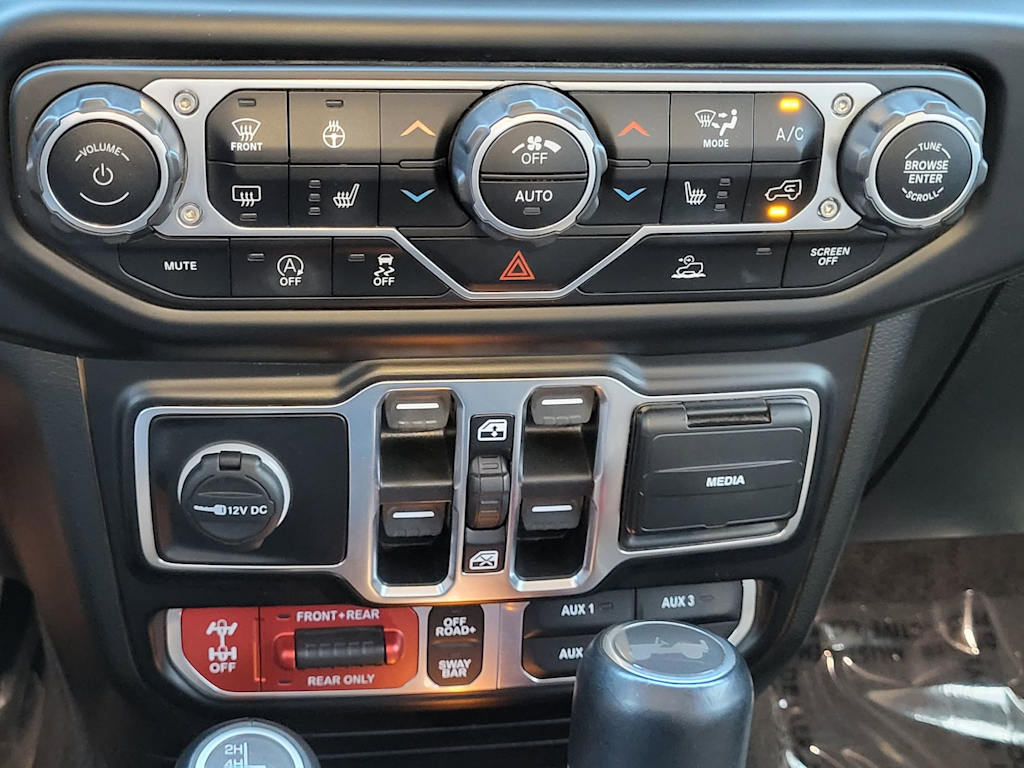 Thumbnail: 2021 Jeep Wrangler - 24