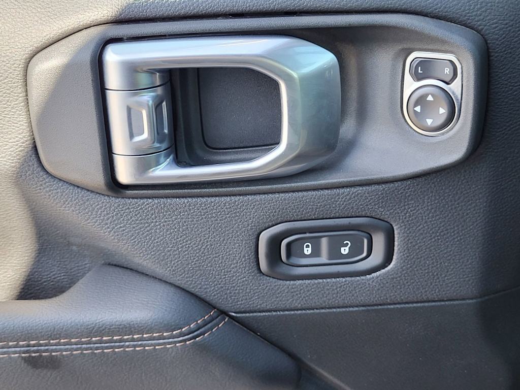 Thumbnail: 2022 Jeep Wrangler - 24