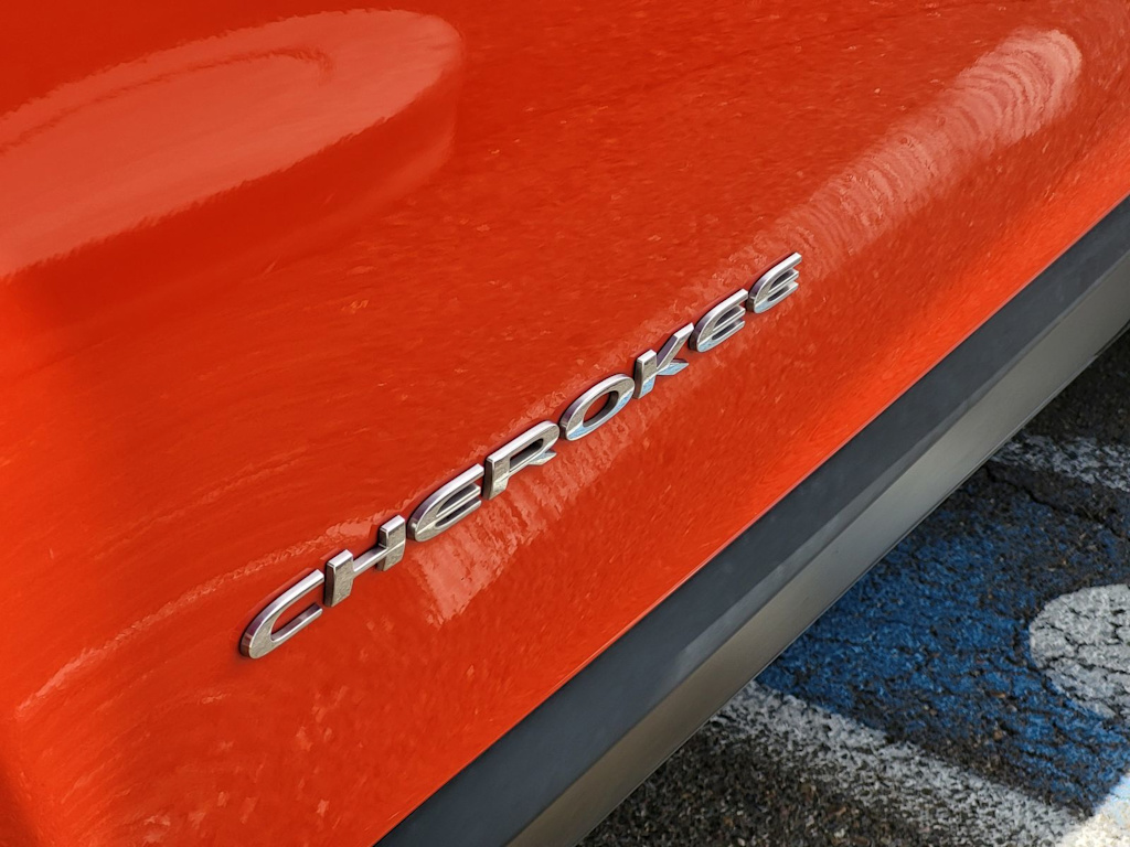 Thumbnail: 2021 Jeep Cherokee - 21