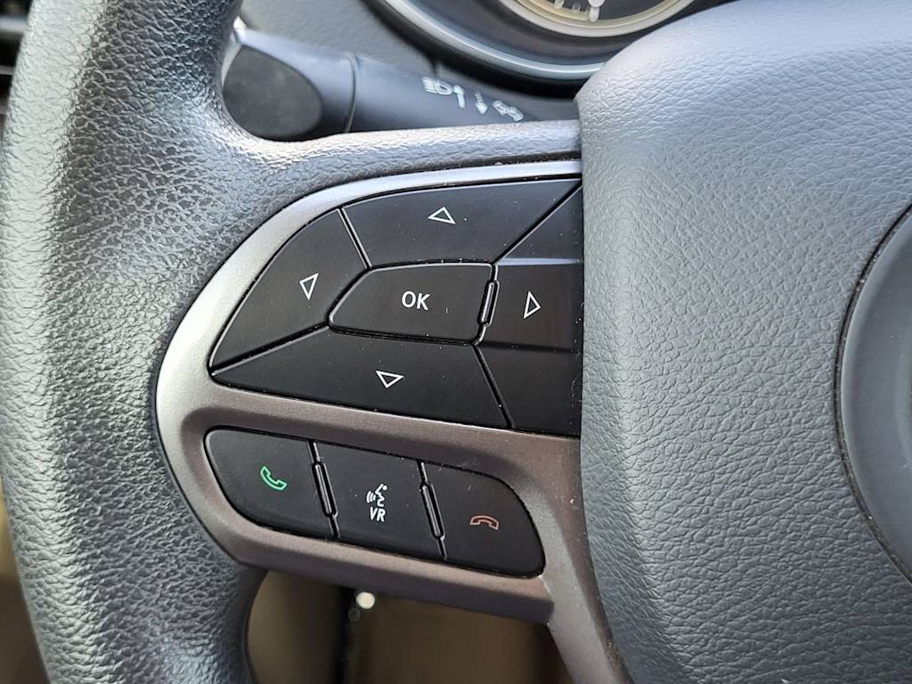 Thumbnail: 2021 Jeep Cherokee - 25