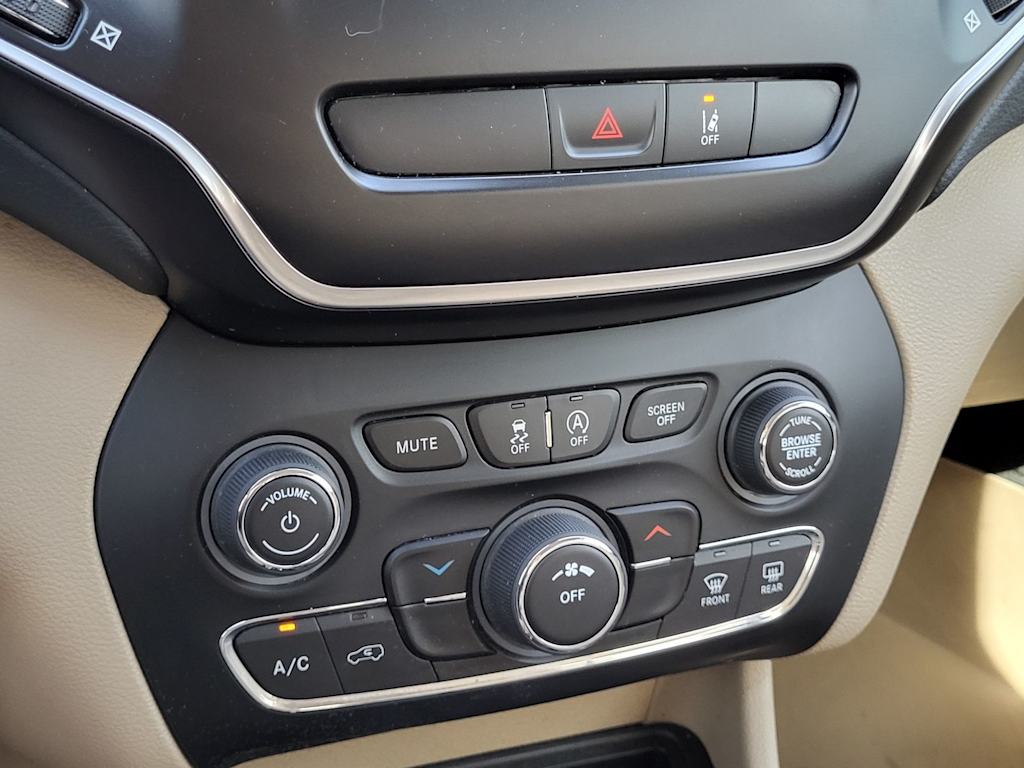 Thumbnail: 2021 Jeep Cherokee - 28