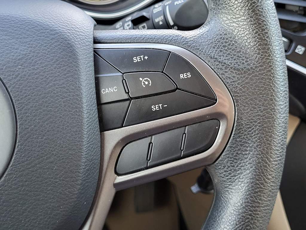 Thumbnail: 2021 Jeep Cherokee - 26