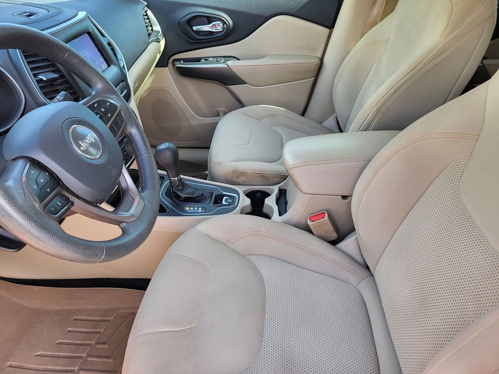 Thumbnail: 2021 Jeep Cherokee - 10