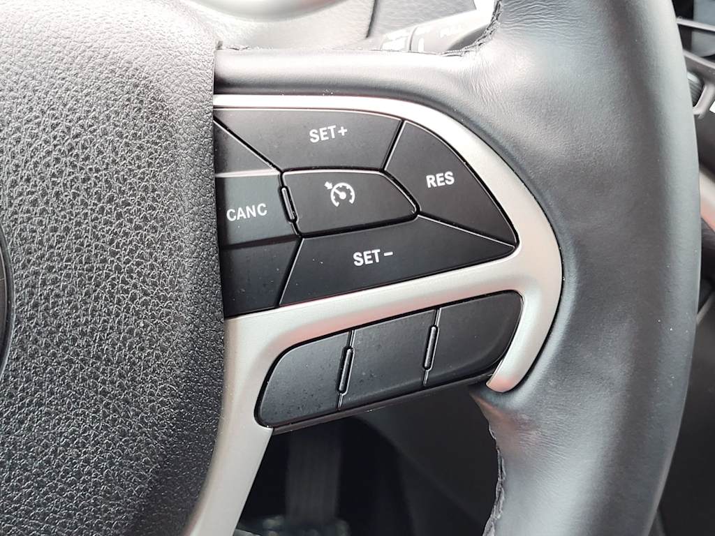 Thumbnail: 2018 Jeep Cherokee - 24