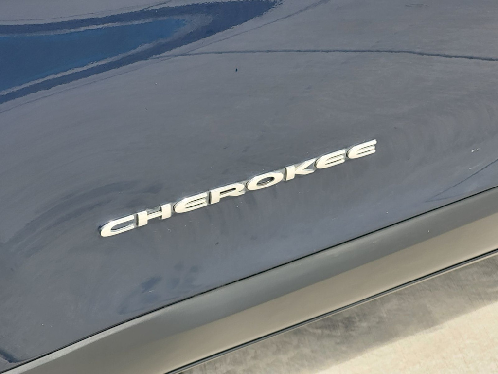 Thumbnail: 2018 Jeep Cherokee - 20