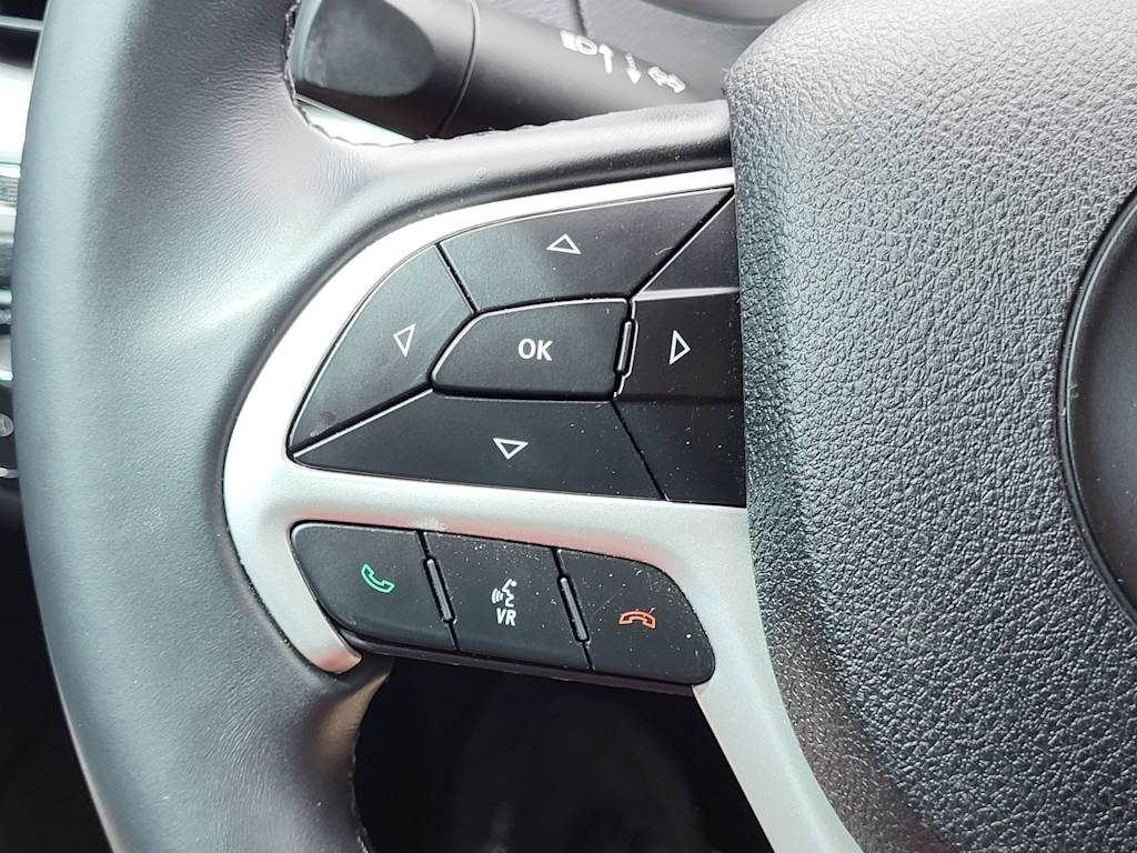 Thumbnail: 2018 Jeep Cherokee - 23