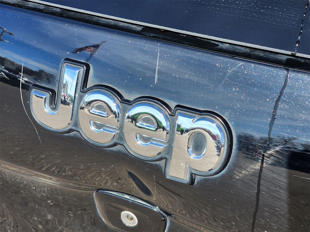 Thumbnail: 2018 Jeep Cherokee - 19