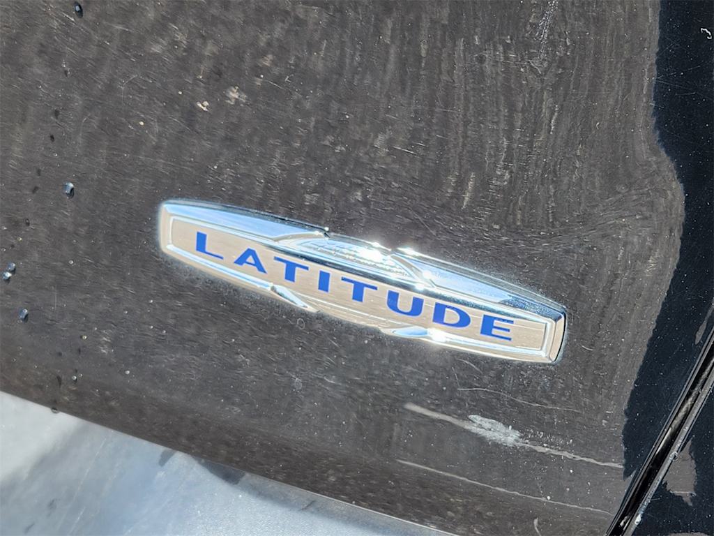 Thumbnail: 2018 Jeep Cherokee - 16