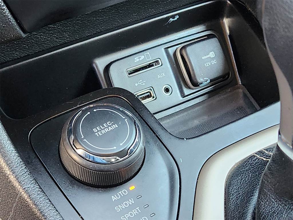 Thumbnail: 2018 Jeep Cherokee - 28