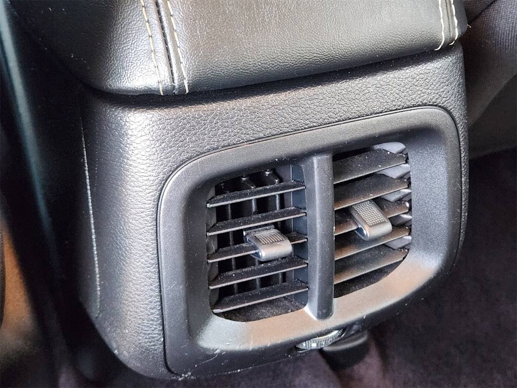 Thumbnail: 2018 Jeep Cherokee - 30