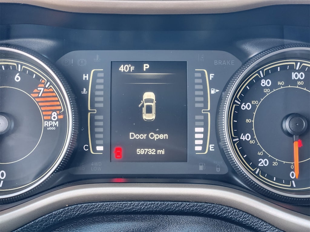 Thumbnail: 2018 Jeep Cherokee - 25