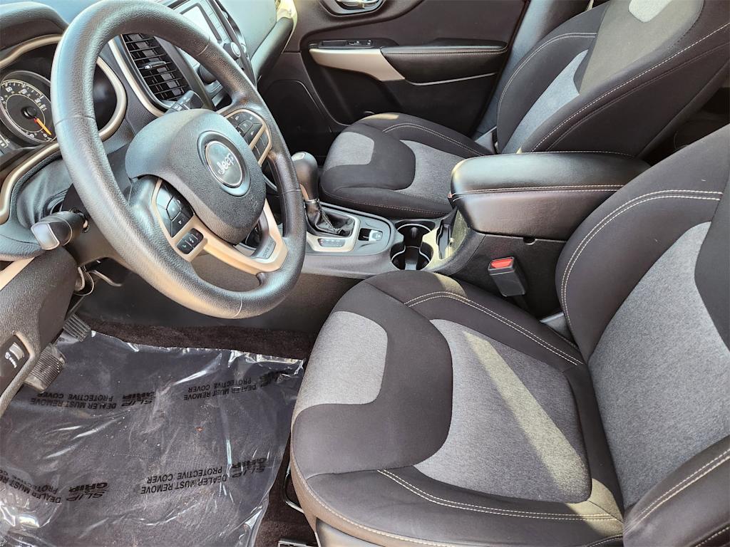 Thumbnail: 2018 Jeep Cherokee - 11