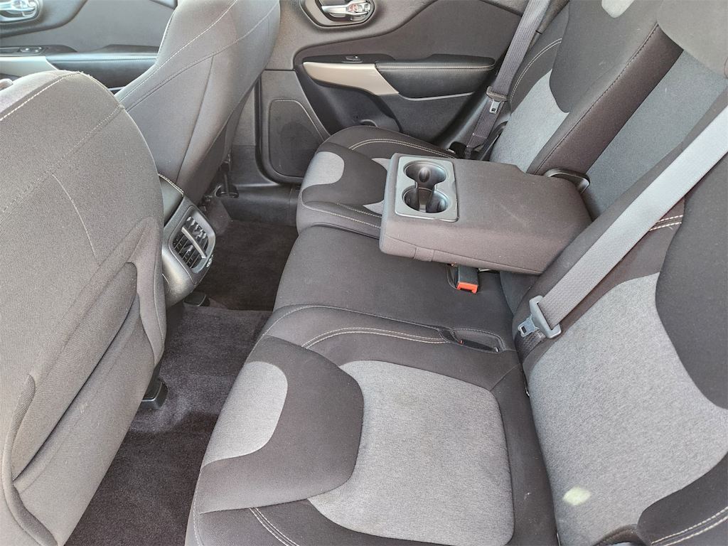 Thumbnail: 2018 Jeep Cherokee - 12