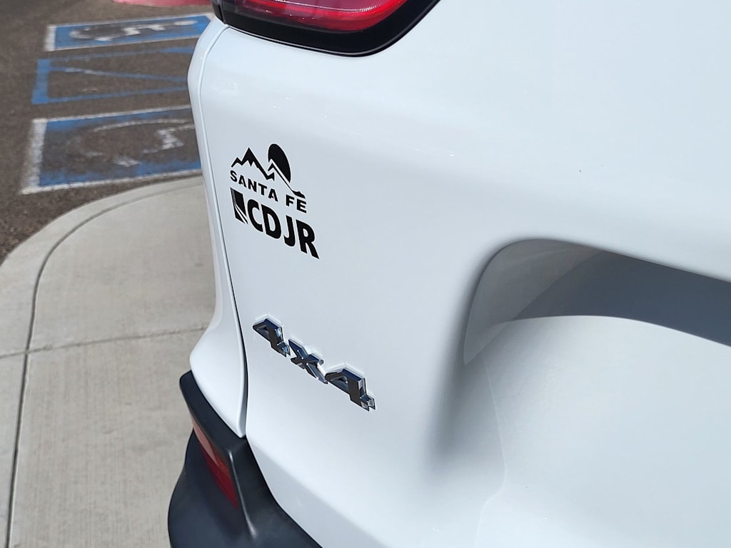 Thumbnail: 2019 Jeep Cherokee - 23