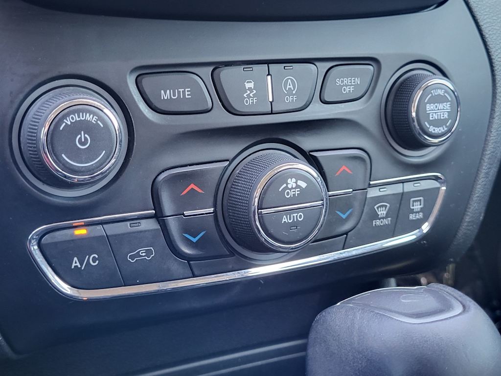 Thumbnail: 2019 Jeep Cherokee - 29