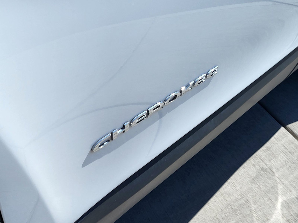 Thumbnail: 2019 Jeep Cherokee - 21