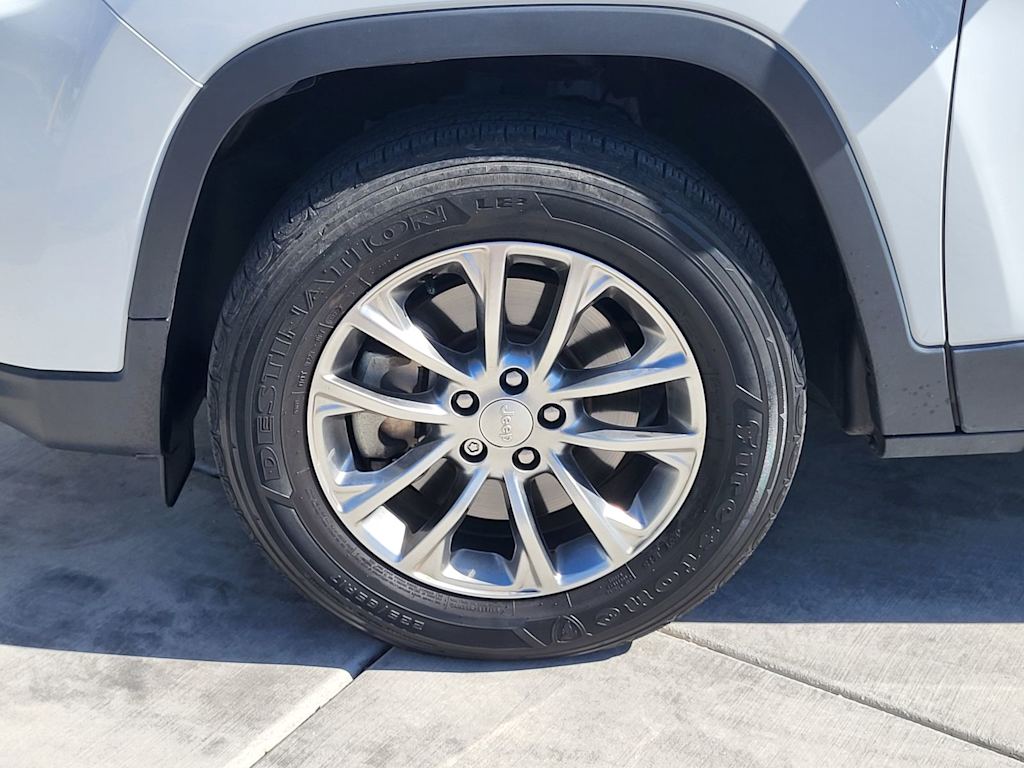 Thumbnail: 2019 Jeep Cherokee - 6