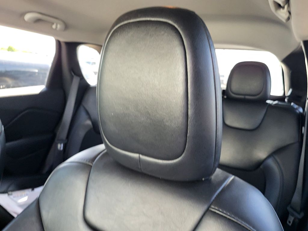 Thumbnail: 2019 Jeep Cherokee - 9