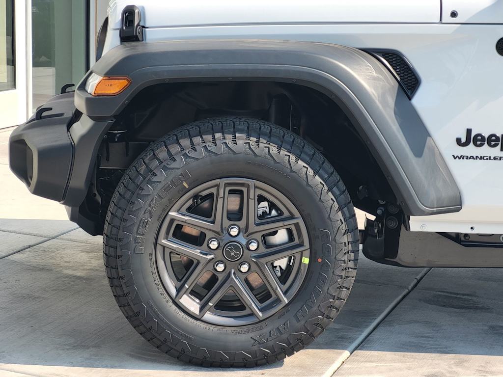 Thumbnail: 2026 Jeep Wrangler - 6