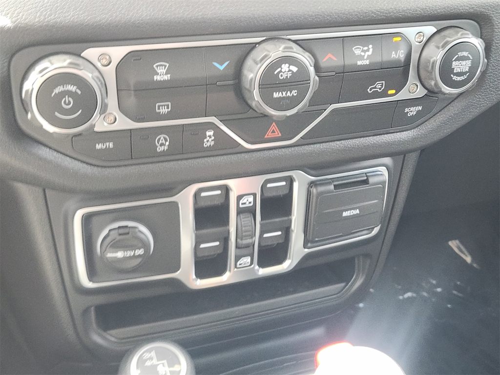 Thumbnail: 2025 Jeep Wrangler - 21