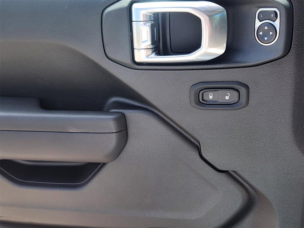 Thumbnail: 2025 Jeep Wrangler - 23